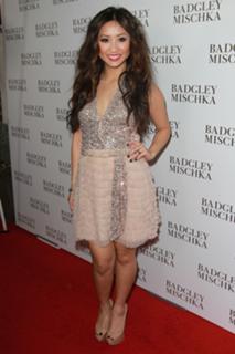 Brenda Song feet photo thumbnail