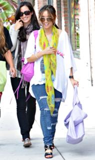 Brenda Song feet photo thumbnail