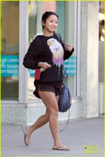 Brenda Song feet photo thumbnail
