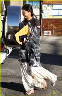 Brenda Song feet photo thumbnail