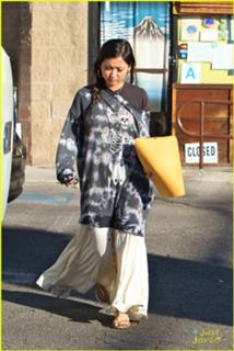 Brenda Song feet photo thumbnail