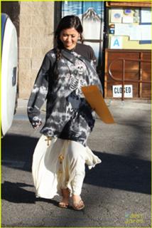 Brenda Song feet photo thumbnail