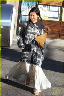 Brenda Song feet photo thumbnail