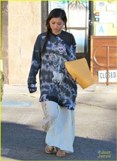 Brenda Song feet photo thumbnail