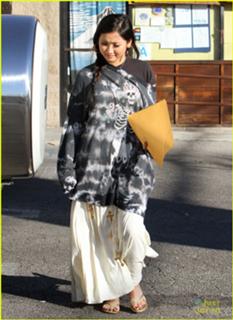 Brenda Song feet photo thumbnail