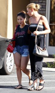 Brenda Song feet photo thumbnail