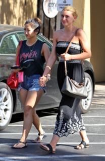 Brenda Song feet photo thumbnail