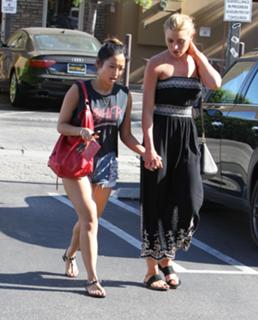 Brenda Song feet photo thumbnail