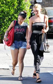 Brenda Song feet photo thumbnail