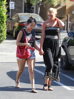 Brenda Song feet photo thumbnail