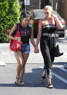 Brenda Song feet photo thumbnail
