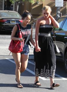 Brenda Song feet photo thumbnail