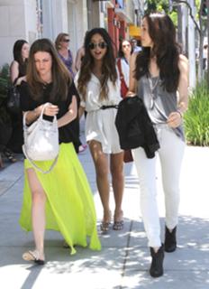Brenda Song feet photo thumbnail