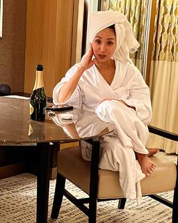 Brenda Song feet photo thumbnail