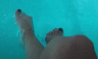 Breskvica feet photo thumbnail