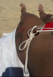 Breskvica feet photo thumbnail