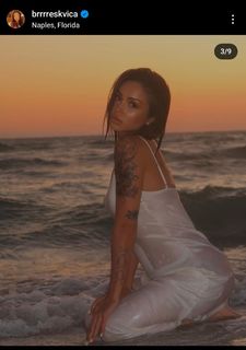 Breskvica feet photo thumbnail