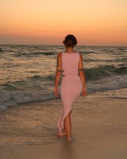 Breskvica feet photo thumbnail