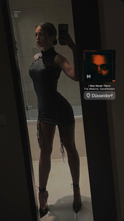 Breskvica feet photo thumbnail