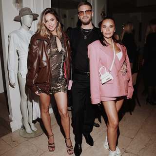 Breskvica feet photo thumbnail