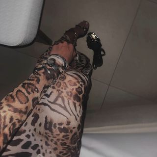 Breskvica feet photo thumbnail