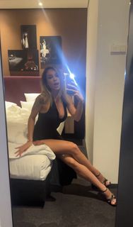 Breskvica feet photo thumbnail