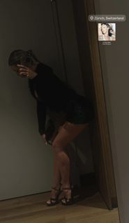 Breskvica feet photo thumbnail