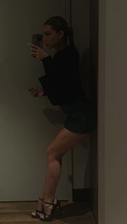 Breskvica feet photo thumbnail