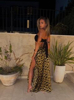 Breskvica feet photo thumbnail