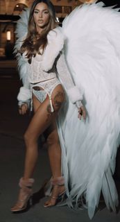 Breskvica feet photo thumbnail