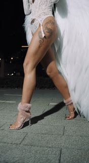 Breskvica feet photo thumbnail