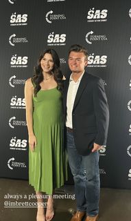 Brett Cooper feet photo thumbnail