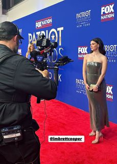 Brett Cooper feet photo thumbnail