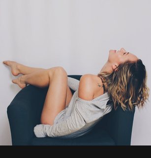 Briana Evigan feet photo thumbnail