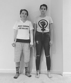 Brianna Hildebrand feet photo thumbnail