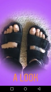 Brianna Hildebrand feet photo thumbnail