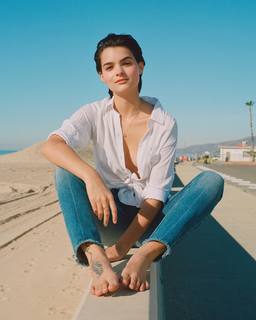 Brianna Hildebrand feet photo thumbnail