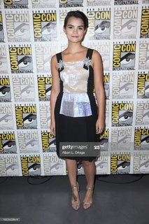 Brianna Hildebrand feet photo thumbnail