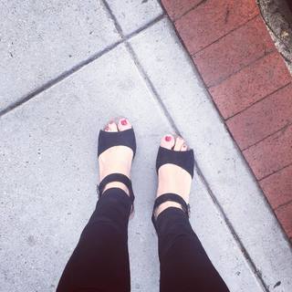 Brianna Keilar feet photo thumbnail