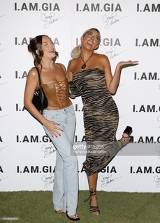 Brianna LaPaglia feet photo 11