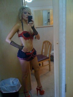 Brianne Davis feet photo 11