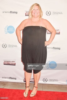 Bridget Everett feet photo 3
