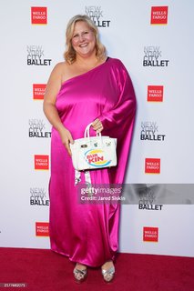 Bridget Everett feet photo 4