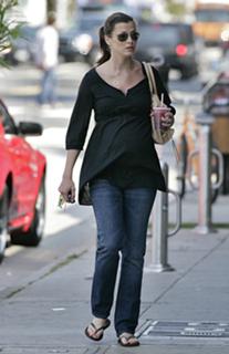 Bridget Moynahan feet photo thumbnail