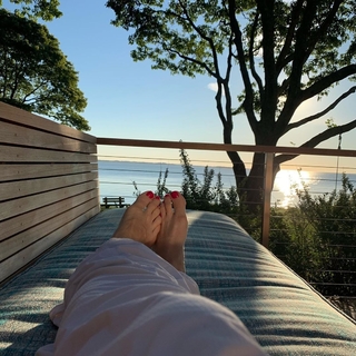 Bridget Moynahan feet photo thumbnail