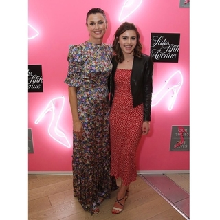 Bridget Moynahan feet photo thumbnail