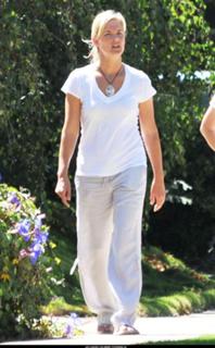 Bridgette Wilson-Sampras feet photo thumbnail