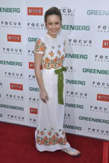 Brie Larson feet photo thumbnail