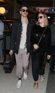 Brie Larson feet photo thumbnail