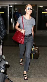 Brie Larson feet photo thumbnail